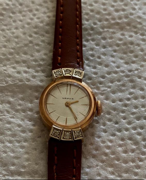 Продам золотые бриллиантовые часы