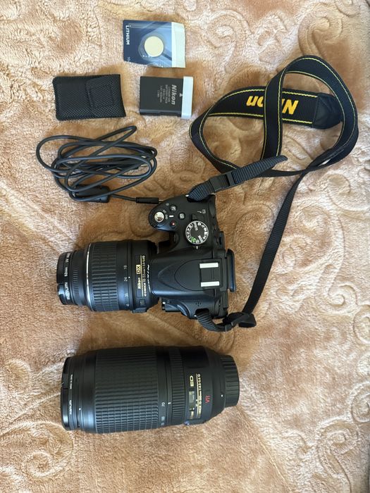 Nikon D3300 + obiective 18-55mm VR și 70-300mm VR