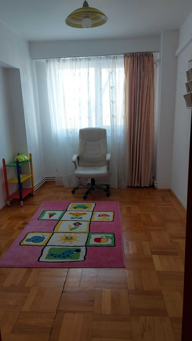 Proprietar, închiriez apartament decomandat 80 mp 3 camere etaj 3 str Brăilei Micro 18 Galati