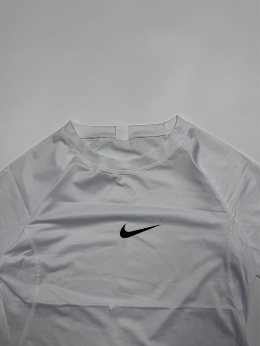 Рашгард футболки Nike для зала