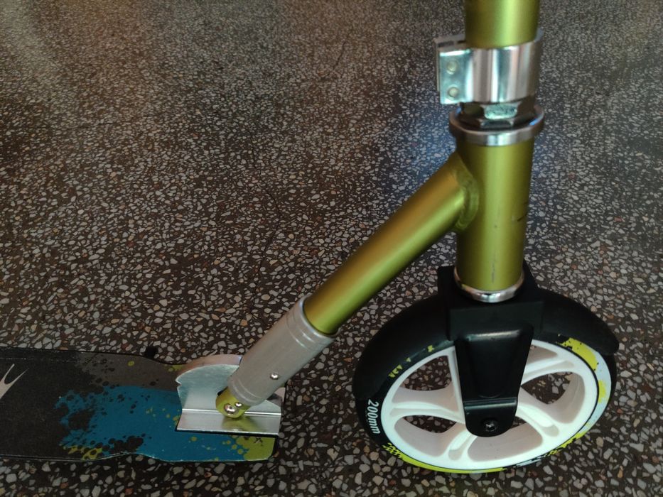 Trotinetă pliantă pentru adulți/copii, ușoară + sistem iluminat led