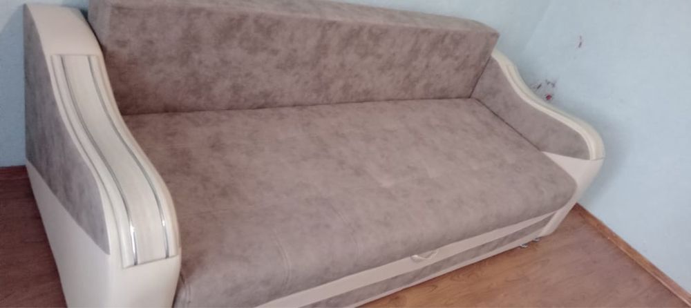 Продам диван срочно