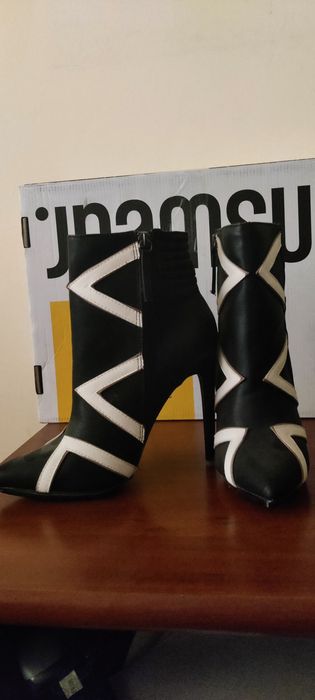 Botine model animal print zebra