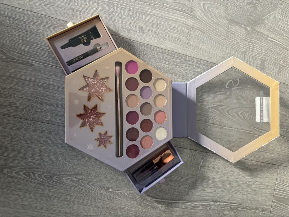 Vand trusa de machiaj