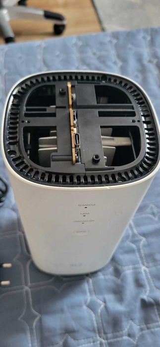 Router 5G ZTE MC888 Pro fuctional (defect slotu sim lipsa capac )