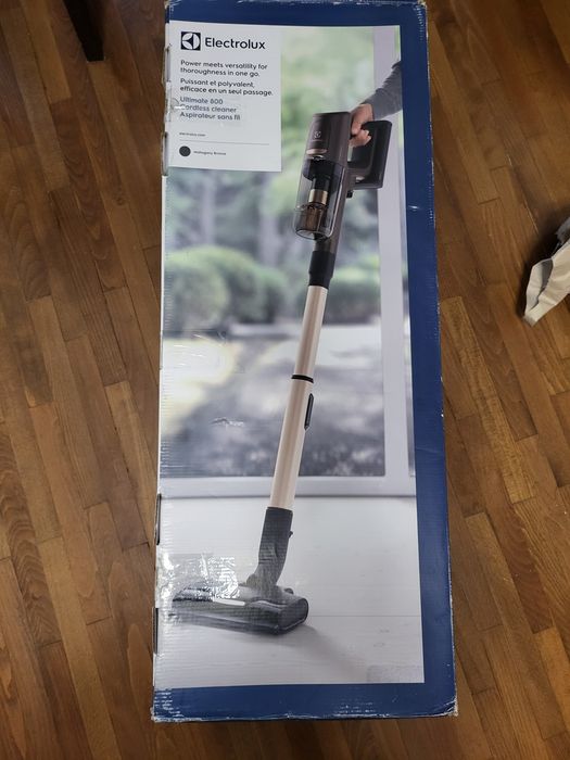 Вертикална прахосмукачка Electrolux Ultimate 800