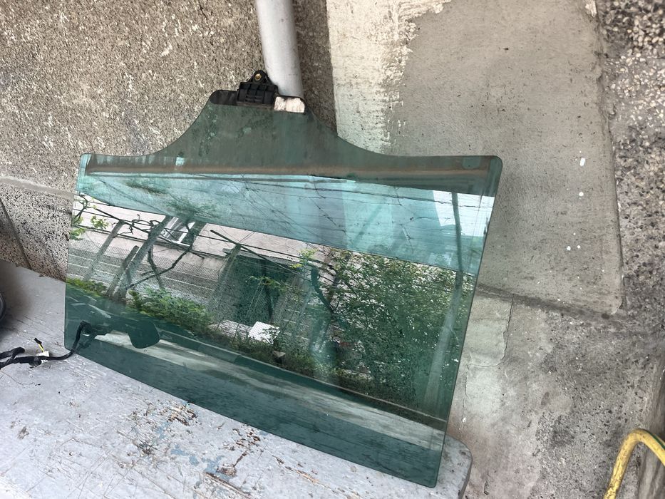 Продавам леви стъкла  Киа Спортидж 4.