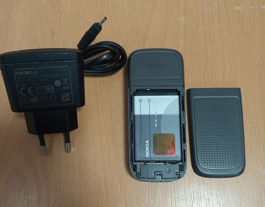 Vând Telefon NOKIA 1208 Liber de Rețea,cu Încărcător original