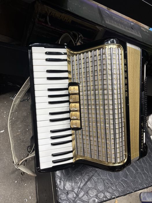Acoedeon Hohner Concerto 3 cu 72 de basi