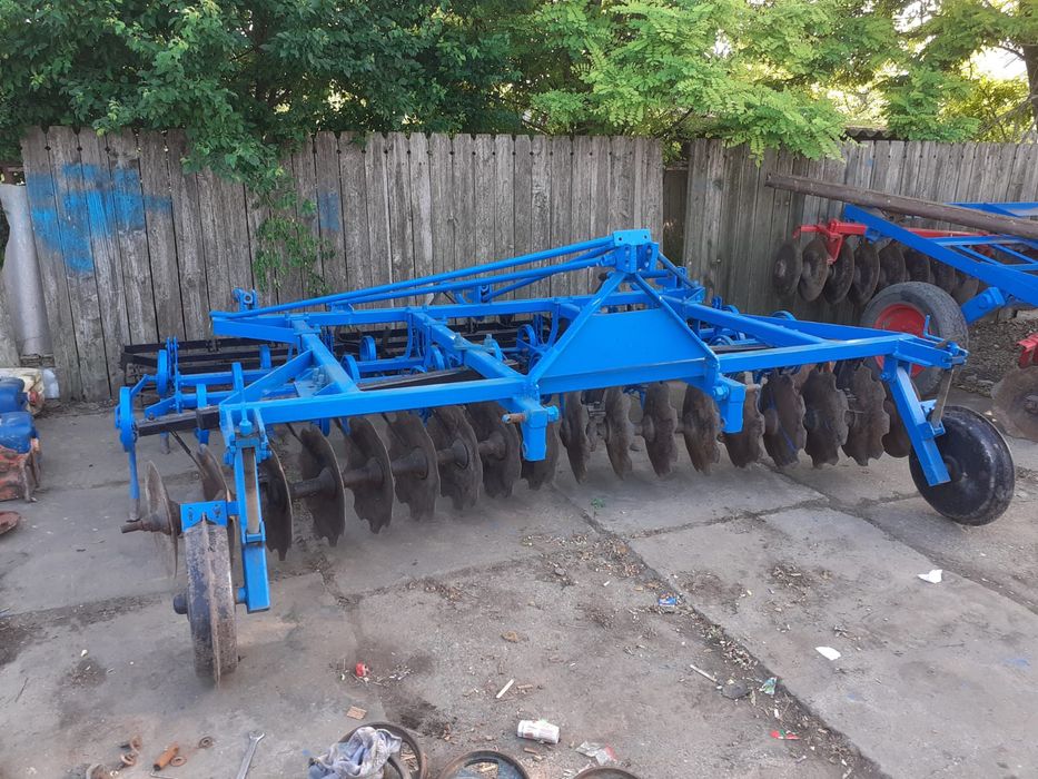 Vând combinator cu 2 baterii în fata 11000 lei