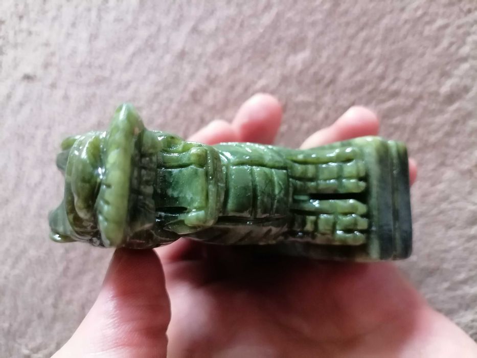 Vand dragon din jad sculptat manual