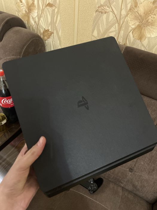 Playstation 4 slim