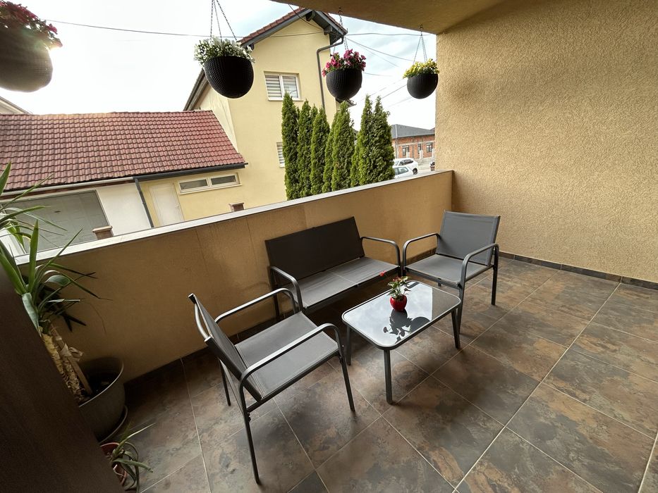Apartament 3 camere, decomandat, mobilat, zonă liniștită – Sebeș