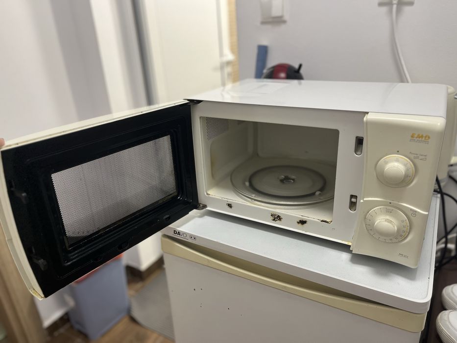 Микровълнова DeLonghi