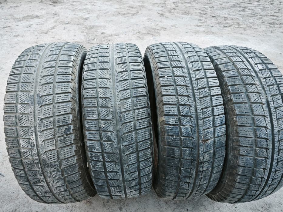 Продам зимние шины 215/60R16