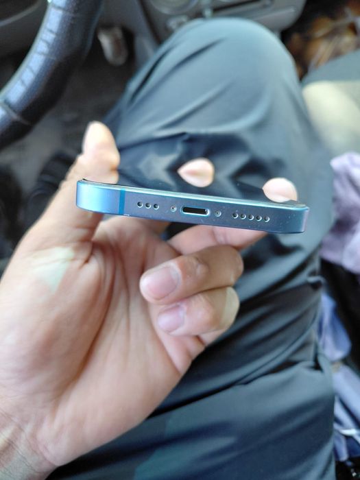 Обменяю iPhone 13 256 GB на iPhone классом выше.