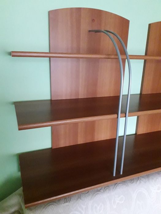 Bibliotecă suspendată