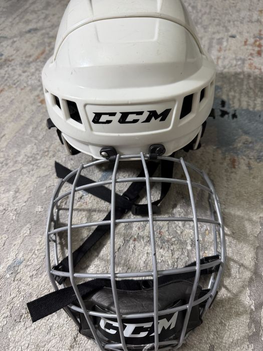 Продам хоккейные вещи