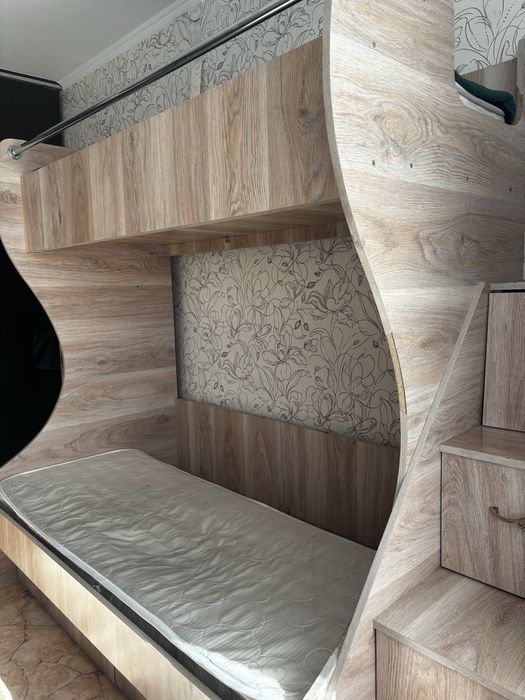 Двухъярусная кровать