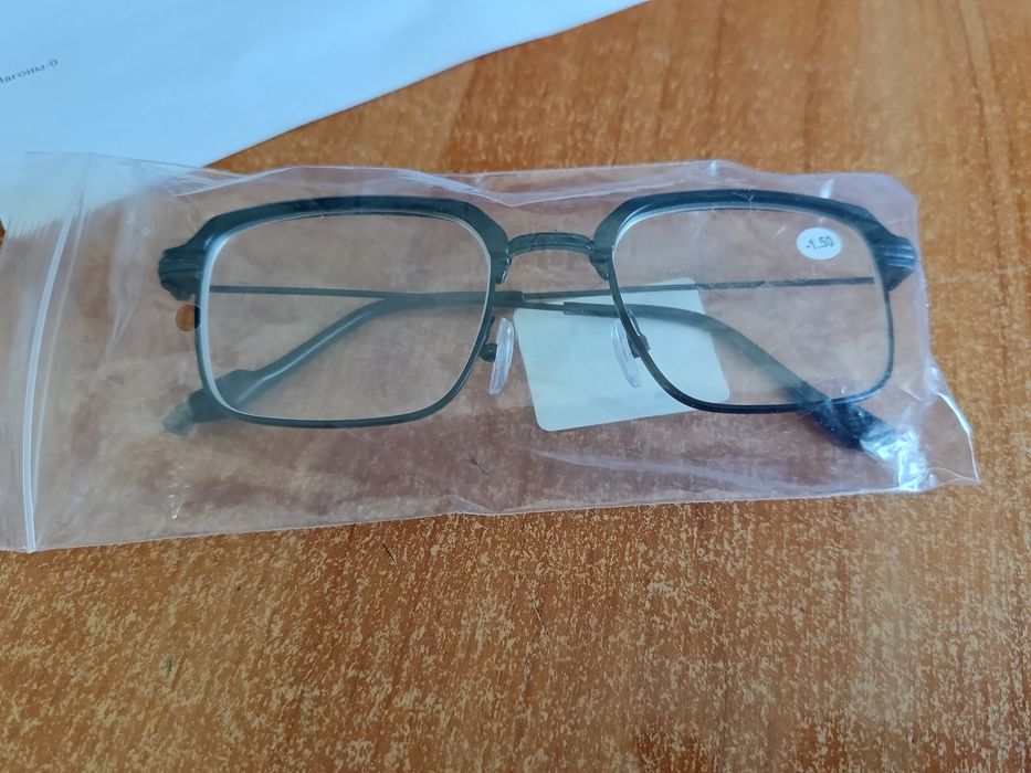 Продам мужские очки от дали минус 1.50