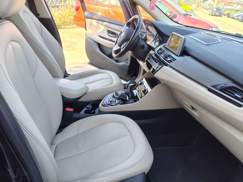 BMW seria 2 , automat , piele alba , 7 locuri , navigație , xenon , Line assist , Euro 6 , motor B47 ,190 cp