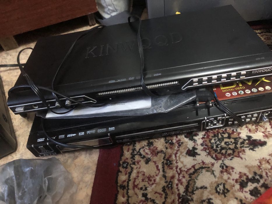 Видик ДВД с кассетами