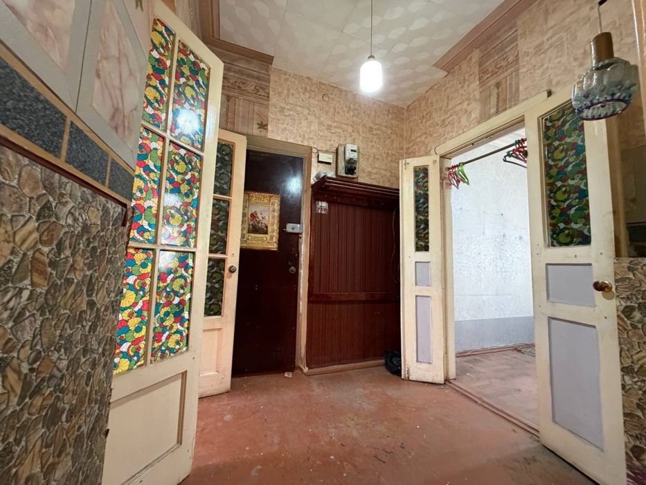 Продается 3х комнатная без ремонта Новомосковская стадион Старт