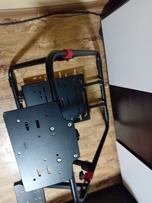 Vând volan Logitech g923 cu cadru [schimb cu cross/atv]