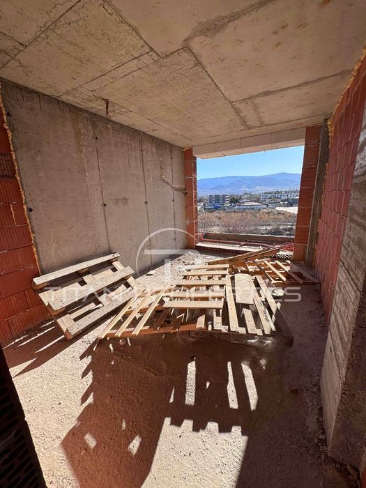 Продава се Двустаен апартамент в Пловдив, Южен - 74 кв.м за 1041 €/кв.м - Снимка #1