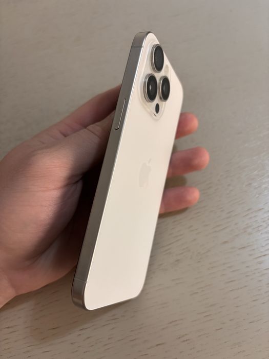 Vând iPhone 15 Pro Max 256 GB, culoare White Titanium
