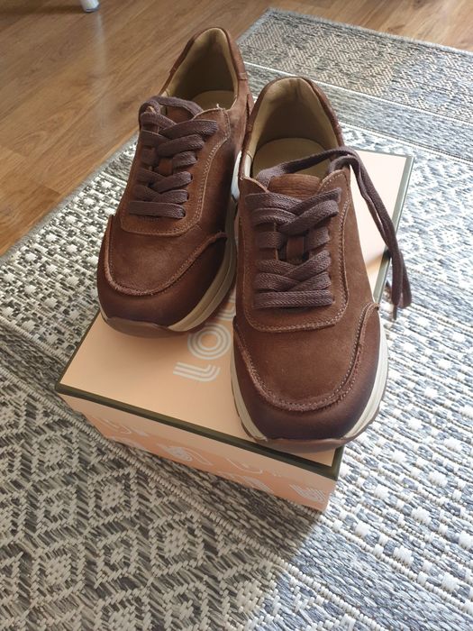 Женские кроссовки