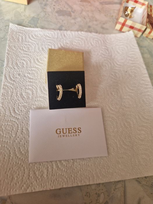 Cercei cu pietre guess