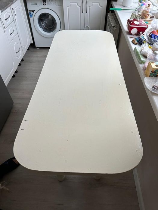 Кухонный стол белый