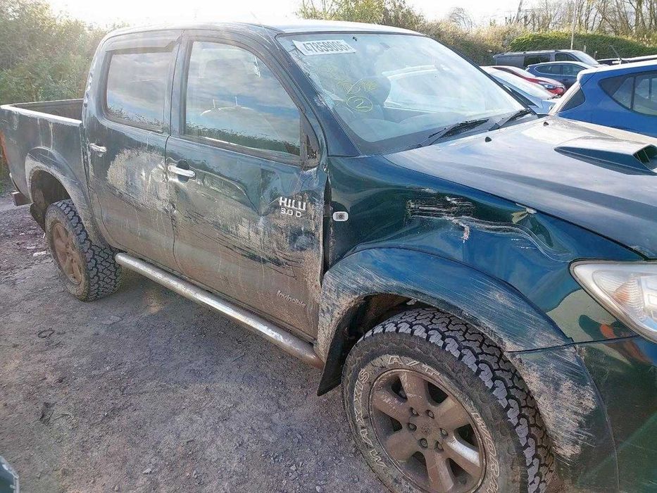 Dezmembrez Toyota hilux  3.0 Diesel 126KW/171CP 2005-2015