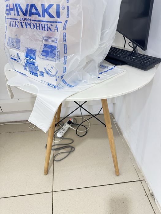 Круглый стлик и стулья