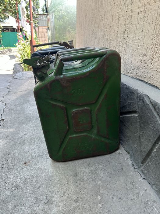 Продам железные канистры