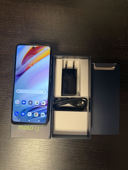 Telefon Motorola G60  Baterie 6000 mAh 6 GB RAM si 128 GB