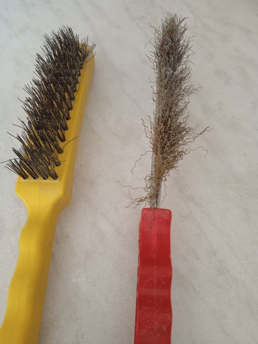 Продам две щетки пометаллу