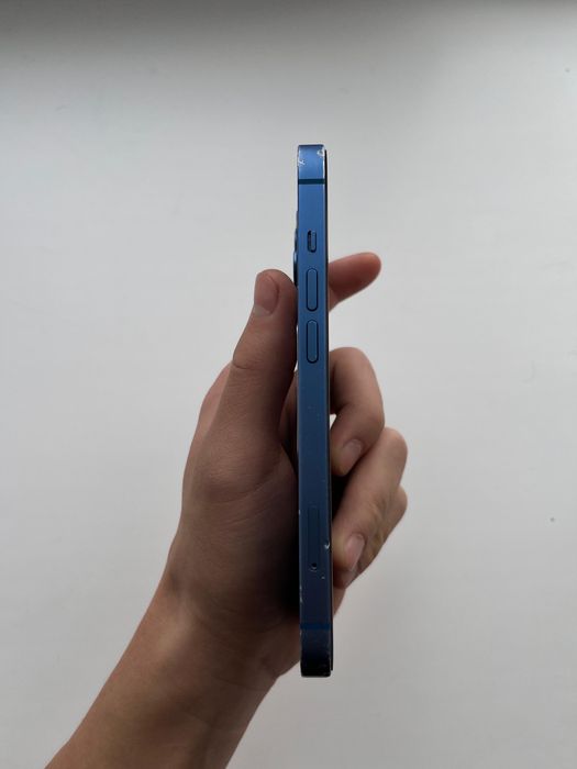 Продам Iphone 13