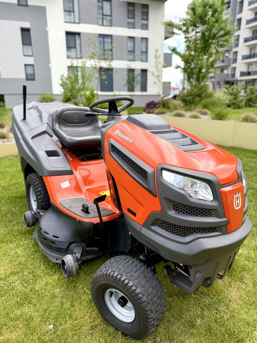 Tractoras de tuns iarba Husqvarna Profesional Briggs&Stratton