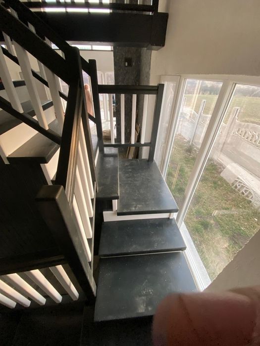 Scări interioare din lemn