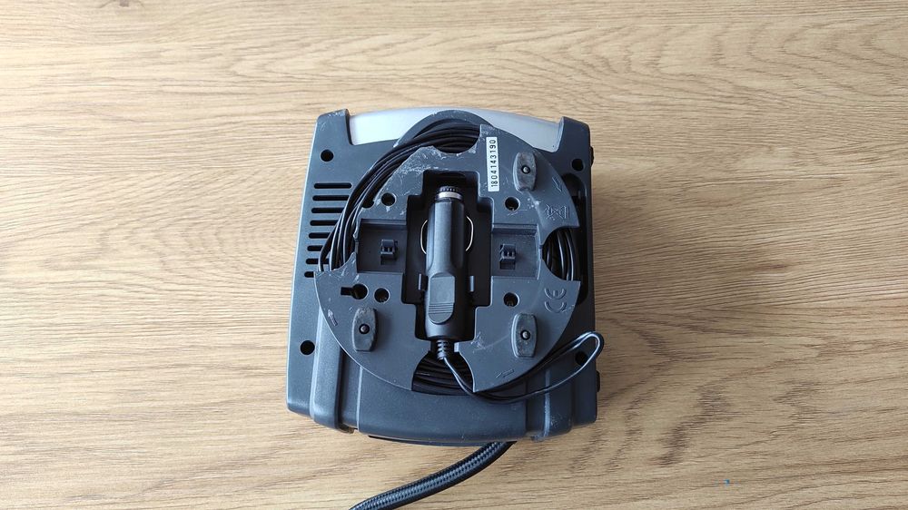 Компресор за напомпване на автомобилни гуми