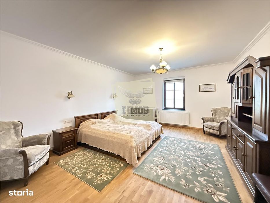 Casa ultracentrala complet renovata 6 camere 3 bai Cisnadioara