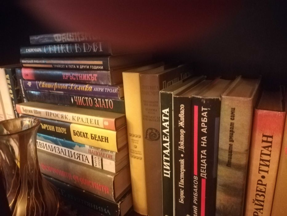 Продавам Книги-Чисто нови !