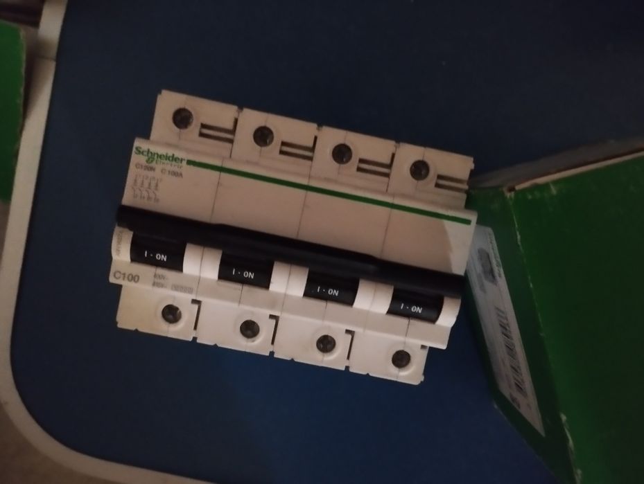 Schneider siguranță electrică tetrapolara