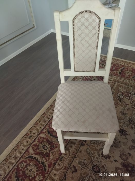 Стол со стульями