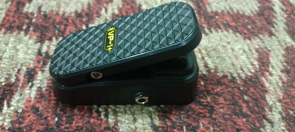 Электрогитара/бас гитара - педали эффектов