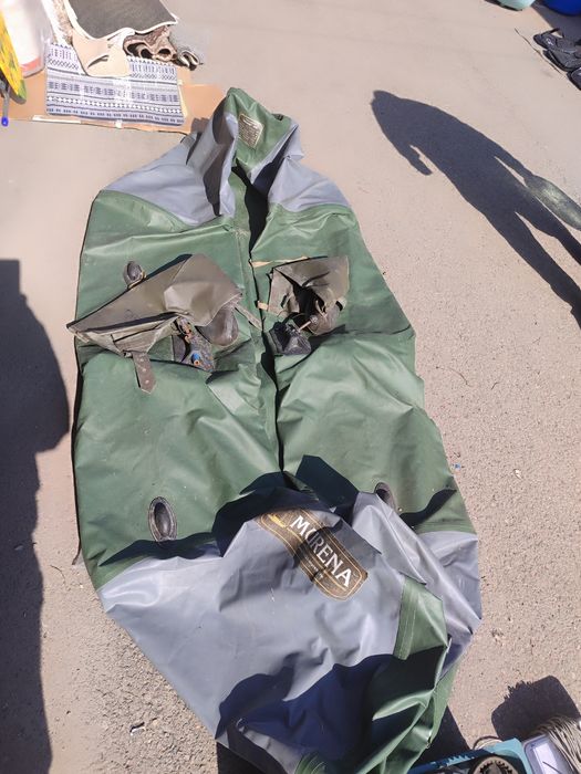 Лодку резиновую продам.