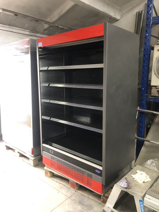 Хладилна витрина крайстенна