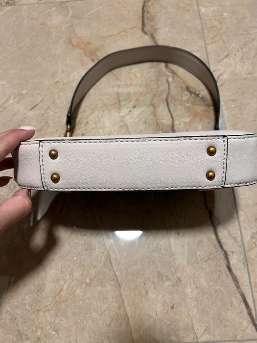 Дамска чанта GUESS